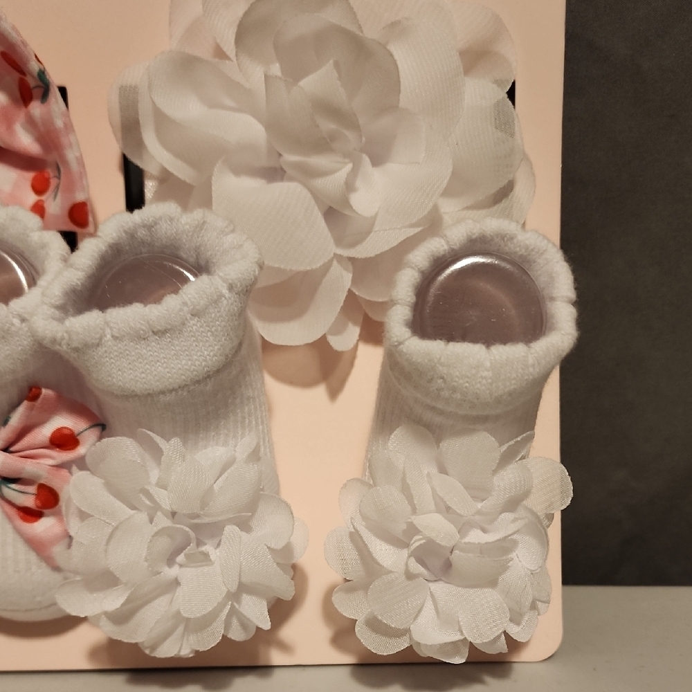 NWT Bebe Baby Boutique White and Pink Booties Set - Picture 4 of 6
